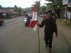 Pemudik ini Jalan Kaki ke Jakarta Menuntut Pembayaran Upah Bekerjanya