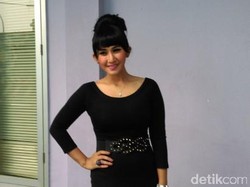 Cut Memey Bersyukur Operasi Tumor Payudaranya Lancar