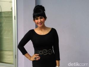 Cut Memey Bersyukur Operasi Tumor Payudaranya Lancar Cut Memey Bersyukur Operasi Tumor Payudaranya Lancar