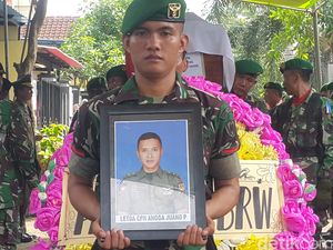 Jenazah Letda CPN Angga Juang Dimakamkan