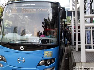Mahasiswa Pengemudi Motor Tewas Tertabrak Bus TransJ di TB Simatupang