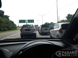 Macet 6 KM Jelang Exit Tol Jatiluhur, Jalur Jakarta-Bandung Masih Padat