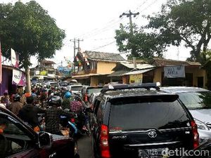 Kapolres Sukabumi Puji Anggotanya yang Terobos Jalur Macet untuk Wanita Hamil