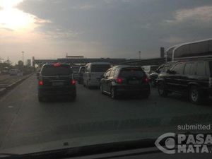 Gerbang Tol Cikarang Utama Arah Jakarta Antre 4 Km