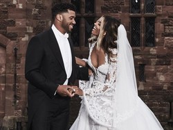 Penyanyi Ciara Kesulitan Masuk ke Lokasi Pernikahan karena Gaun Pengantin