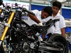TVS Mulai Produksi BMW G310R di India