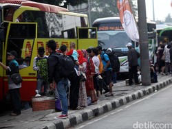 Masih Banyak yang Mudik, Jokowi Minta Insentif Ekonomi Dipercepat