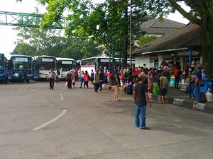 Puncak Arus Balik, Bus-bus di Terminal Leuwi Panjang Dipenuhi Penumpang