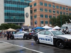 Markas Kepolisian Dallas Terima Ancaman, Tim SWAT Lakukan Penyisiran