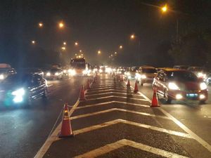 Polisi: Pengguna Tol Cikampek Diimbau Keluar di Km 68 dan 67