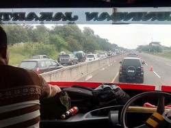 Contraflow KM 69 Tol Cikampek ke Jakarta, Kendaraan Mulai Menyemut