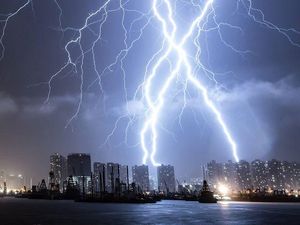 Ini Alasan Tidak Boleh Akses Air Mengalir Saat Ada Petir