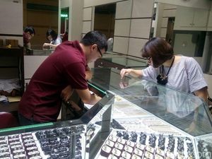 Masyarakat Ramai Beli Cincin Kawin, Omzet Penjual Emas Naik 40%
