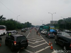 Cegah Macet Mudik, Polisi Berlakukan Contraflow di Tol Cikampek