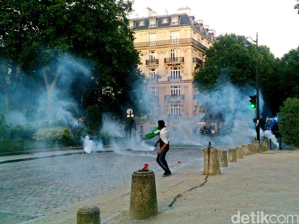 Ricuh di Fan Zone Paris