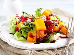 Racik Salad Kaya Nutrisi dan Rendah Lemak dengan Trik Ini (2)