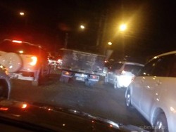 Jalur Pantura di Pekalongan Macet, Pengendara Susah Masuk SPBU