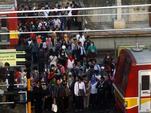 Stasiun Tanah Abang Kembali Ramai