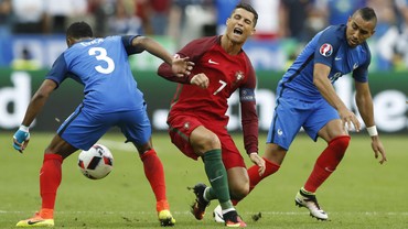 Cristiano Ronaldo, Michael Phelps, dan Superman yang Butuh Bantuan
