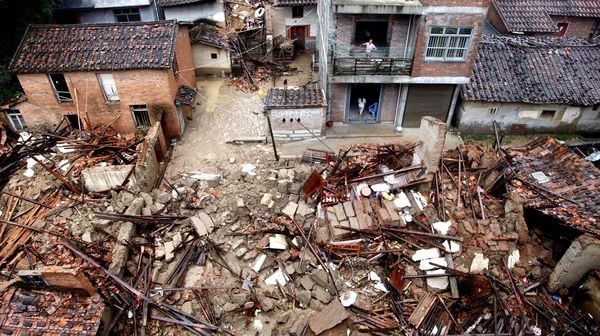 Kerusakan Akibat Topan Nepartak di China