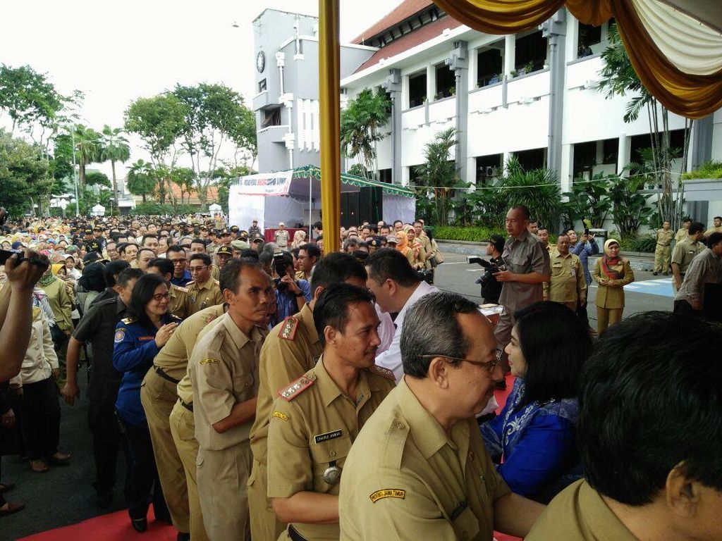 Komponen THR dan Gaji Ke-13 PNS Daerah Bakal Sama Tahun Depan Komponen THR dan Gaji Ke-13 PNS Daerah Bakal Sama Tahun Depan