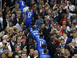 Sedih, Kalungan Medali pun Ditolak