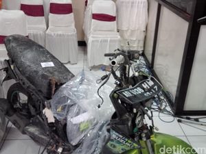 Polisi Tangkap Penyedia Motor Nur Rohman Pelaku Bom Bunuh Diri Solo Polisi Tangkap Penyedia Motor Nur Rohman Pelaku Bom Bunuh Diri Solo