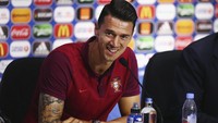Jose Fonte gabung Dalian Yifang pada Februari 2018. Fonte mengakhiri kontraknya lebih cepat untuk gabung dengan Lille pada Juli 2018. (Foto: Reuters / Pool Pic / UEFA)
