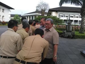 Gubernur Aher Setuju Mendikbud: Saya Antar Anak ke Sekolah, PNS Silakan