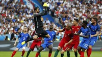 Prancis kembali menjadi tuan rumah saat menggelar Euro 2016, dan Stade de France kembali ditunjuk menjadi lokasi partai puncak. Les Bleus berhasil masuk final, namun secara menyedihkan takluk 0-1 dari Portugal. Foto: REUTERS/Kai Pfaffenbach