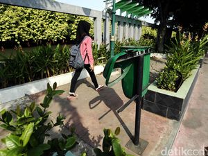 Pedestrian Jalan Chairil Anwar Bekasi Kurang Terawat