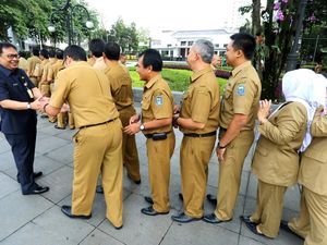 Seluruh PNS Diharuskan Ikut Apel Pagi Tiap Senin Seluruh PNS Diharuskan Ikut Apel Pagi Tiap Senin