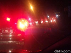 Macet Parah dari Lembang ke Bandung, Kendaraan Parkir 1 Jam