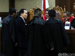 Pengacara Jessica Tanya Soal Isu Lesbian, Suami Mirna: Tidak Ada!