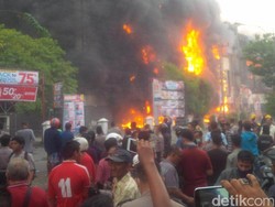 Api Masih Berkobar di Pasar Aksara Medan, Dentuman Keras Terdengar