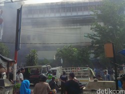 Kebakaran di Pasar Aksara Medan Belum Juga Padam, 30 Mobil Damkar Dikerahkan