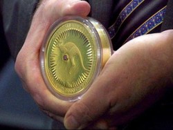 Koin Emas Seberat 1 Kg Ini Dibandrol Rp 9,5 Miliar