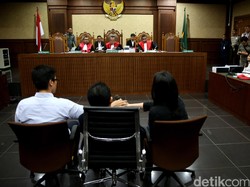 Sambil Menangis, Saudara Kembar Ceritakan Saat Mirna Tergeletak Usai Diracun