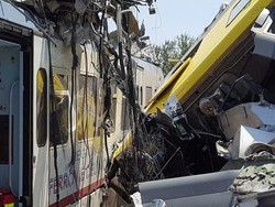 2 Kereta Penumpang Adu Banteng di Italia, 11 Orang Tewas