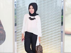 Omzet Miliaran Rupiah per Bulan, Ini Strategi Bisnis Hijabers Muda Medina Zein Omzet Miliaran Rupiah per Bulan, Ini Strategi Bisnis Hijabers Muda Medina Zein