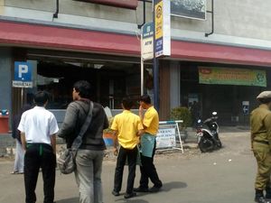 Ledakan Diduga Gas Terjadi di CFC Pekalongan, Kaca-kaca Pecah Ledakan Diduga Gas Terjadi di CFC Pekalongan, Kaca-kaca Pecah