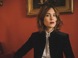 Alexa Chung Persiapkan Label Fashion dengan Namanya Sendiri
