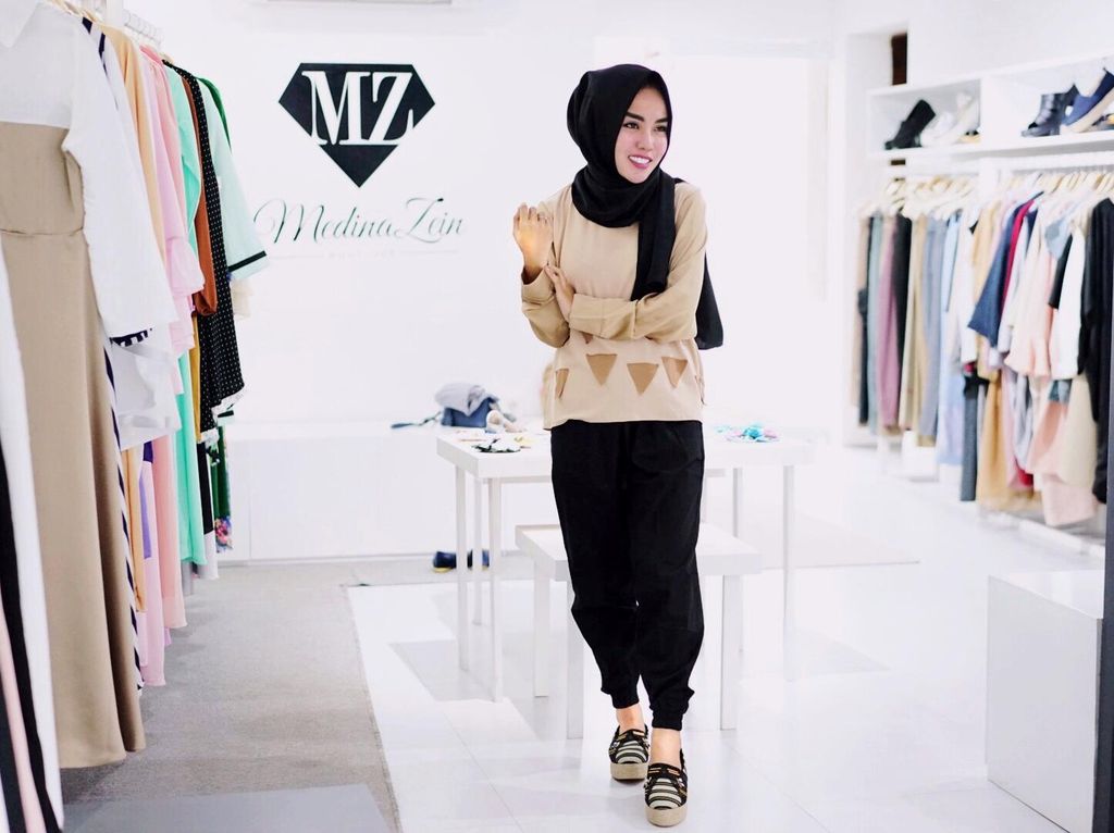 Cerita Inspiratif Medina Zein, Dirikan Bisnis Travel Demi Umrahkan Karyawan Cerita Inspiratif Medina Zein, Dirikan Bisnis Travel Demi Umrahkan Karyawan