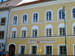 Pemerintah Austria akan Menyita Rumah Adolf Hitler