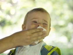 Menjemur Bayi Bisa Efektif Atasi Napas yang Berbunyi Grok-grok?