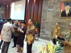 Menperin Beri Kejutan ke Anak Buah di Acara Halalbihalal