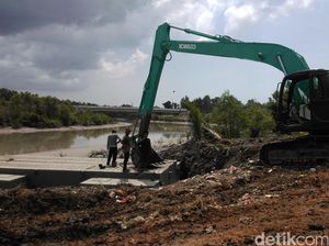 Cegah Banjir Terulang, Hilir Sungai Rangkui Pangkalpinang Dikeruk