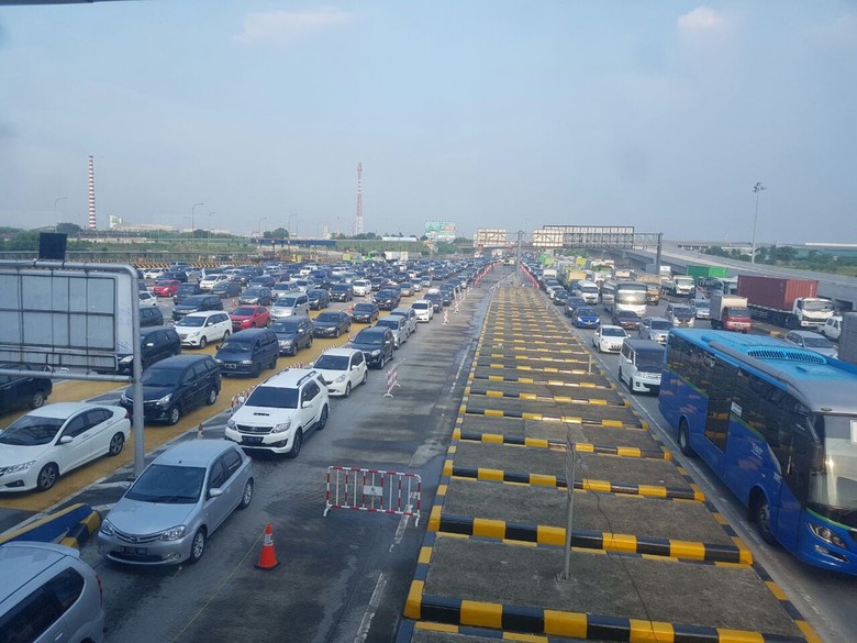 Arus Balik Long Weekend, Tol Cikampek arah Jakarta Mulai Padat di KM 68