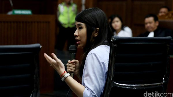 Hani Bersaksi Soal Detik-detik Kematian Mirna