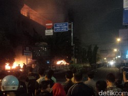 Api di Pasar Aksara Medan Terus Berkobar, Sebagian Jalan Ditutup dan Dialihkan